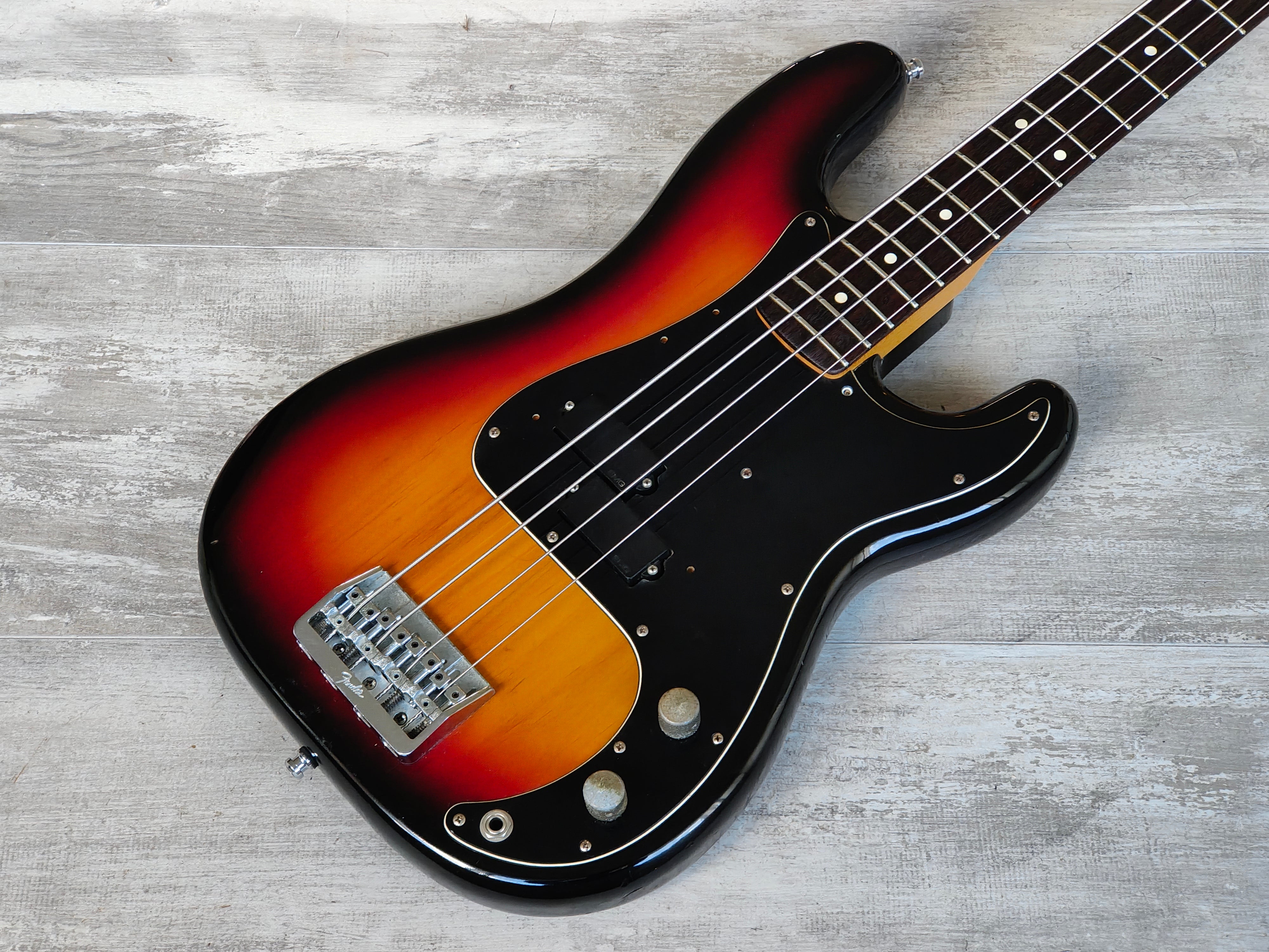 P Bass – Cool Old Guitars