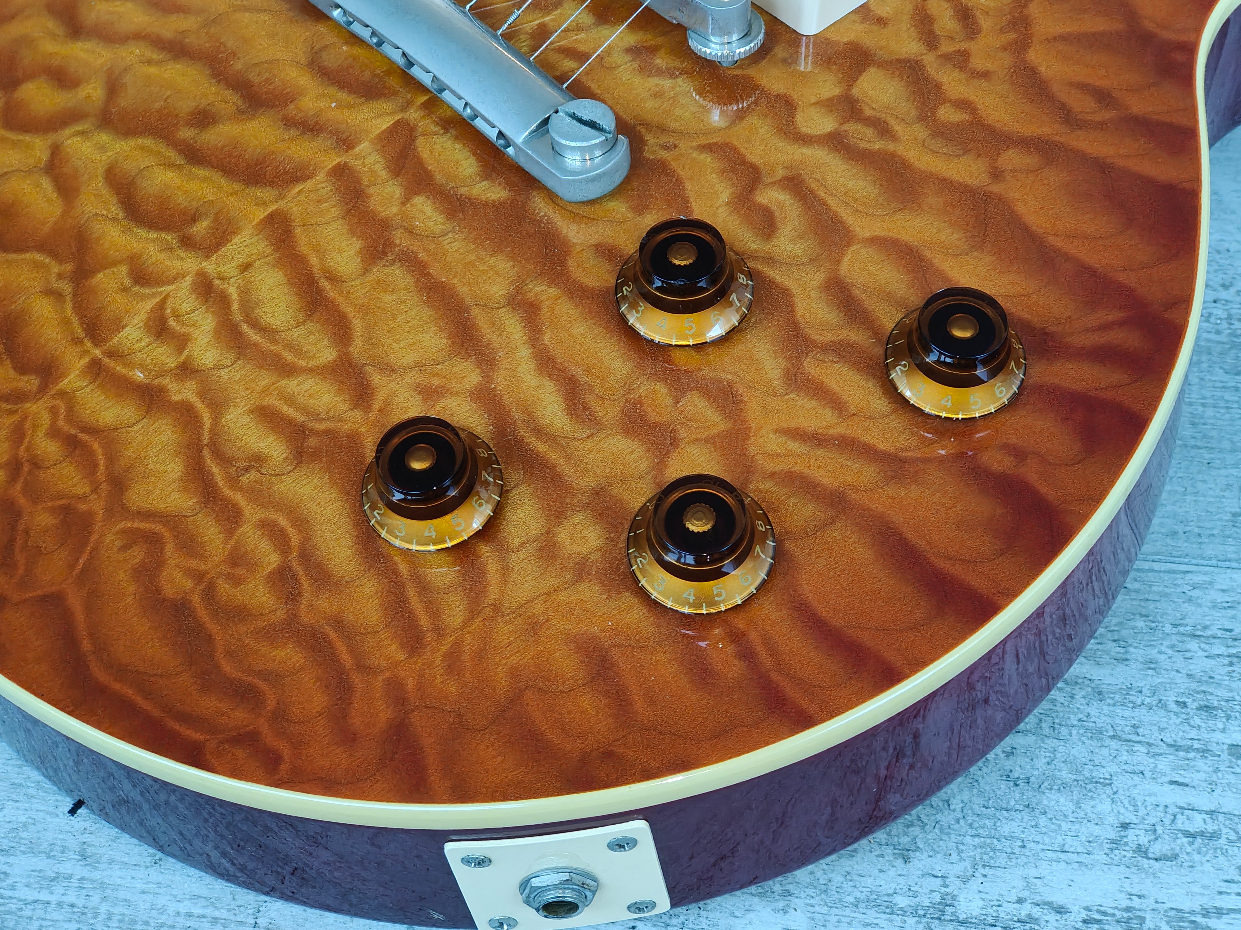 2004 History (by Fujigen Japan) ZLS100-CFS Les Paul Standard (Quilt Ma –  Cool Old Guitars