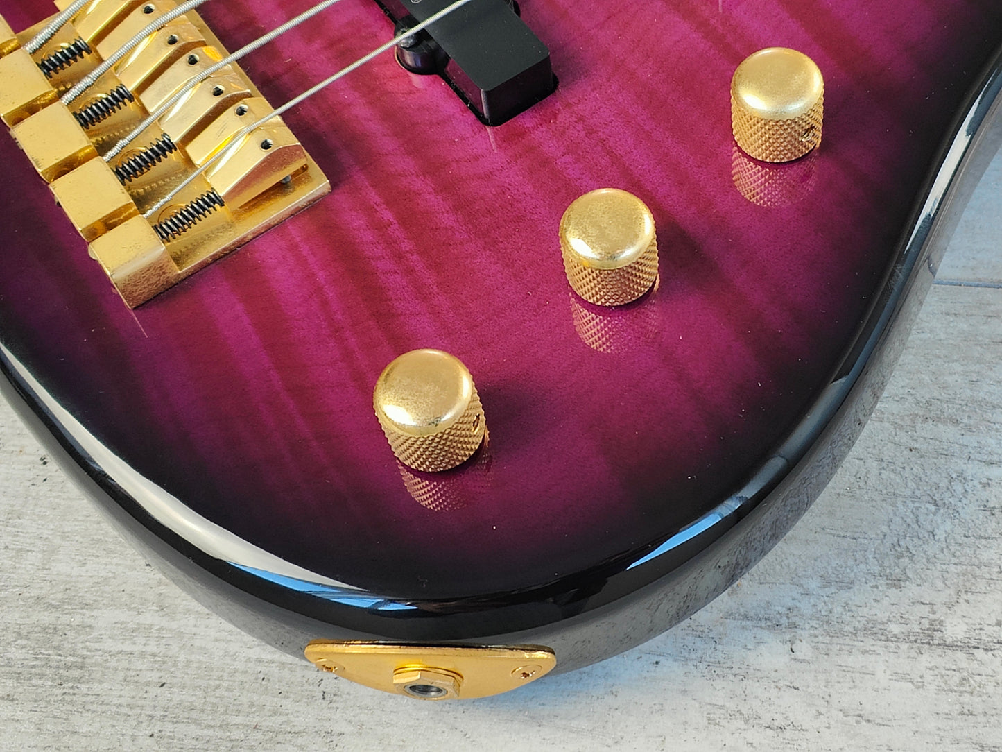 2000's Grover Jackson PJ Medium Scale Bass (Purple Burst)