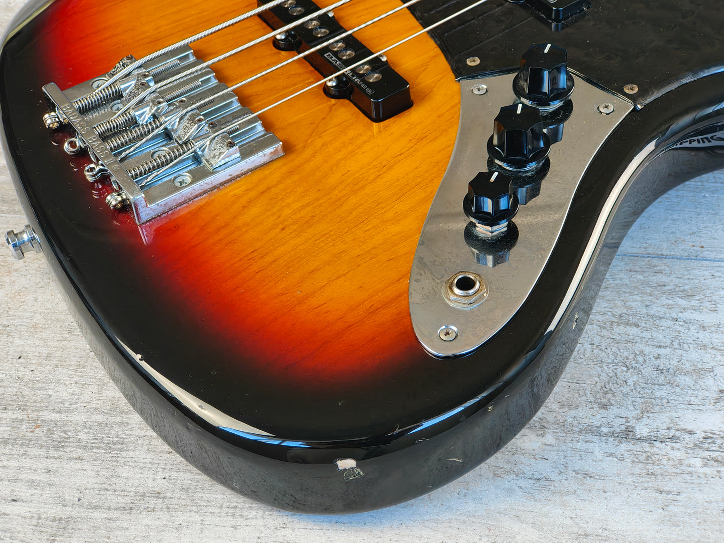 2002 Fender Japan JB75-90US '75 Reissue Jazz Bass w/Basslines Pickups (Sunburst)