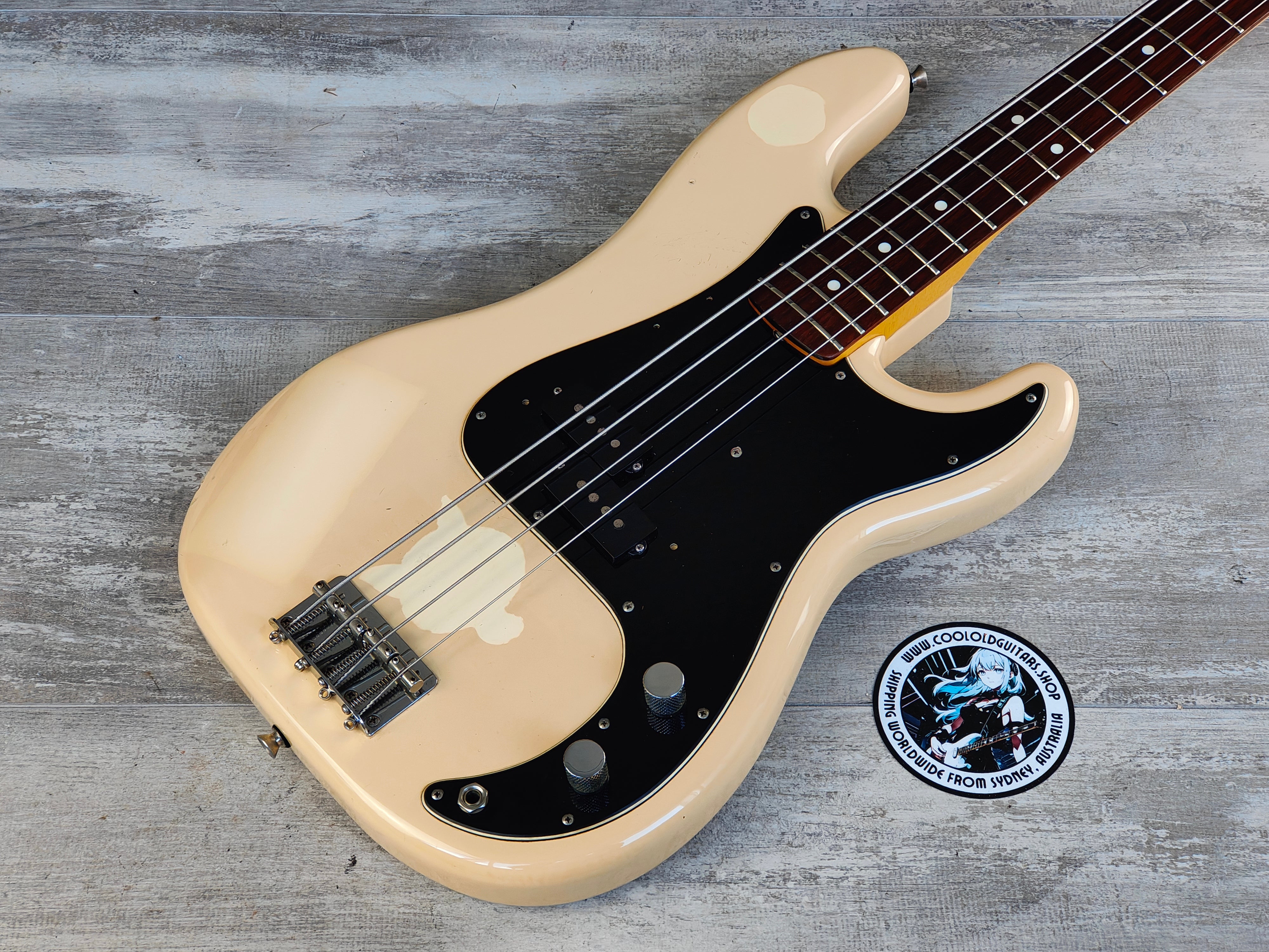 P Bass – Cool Old Guitars