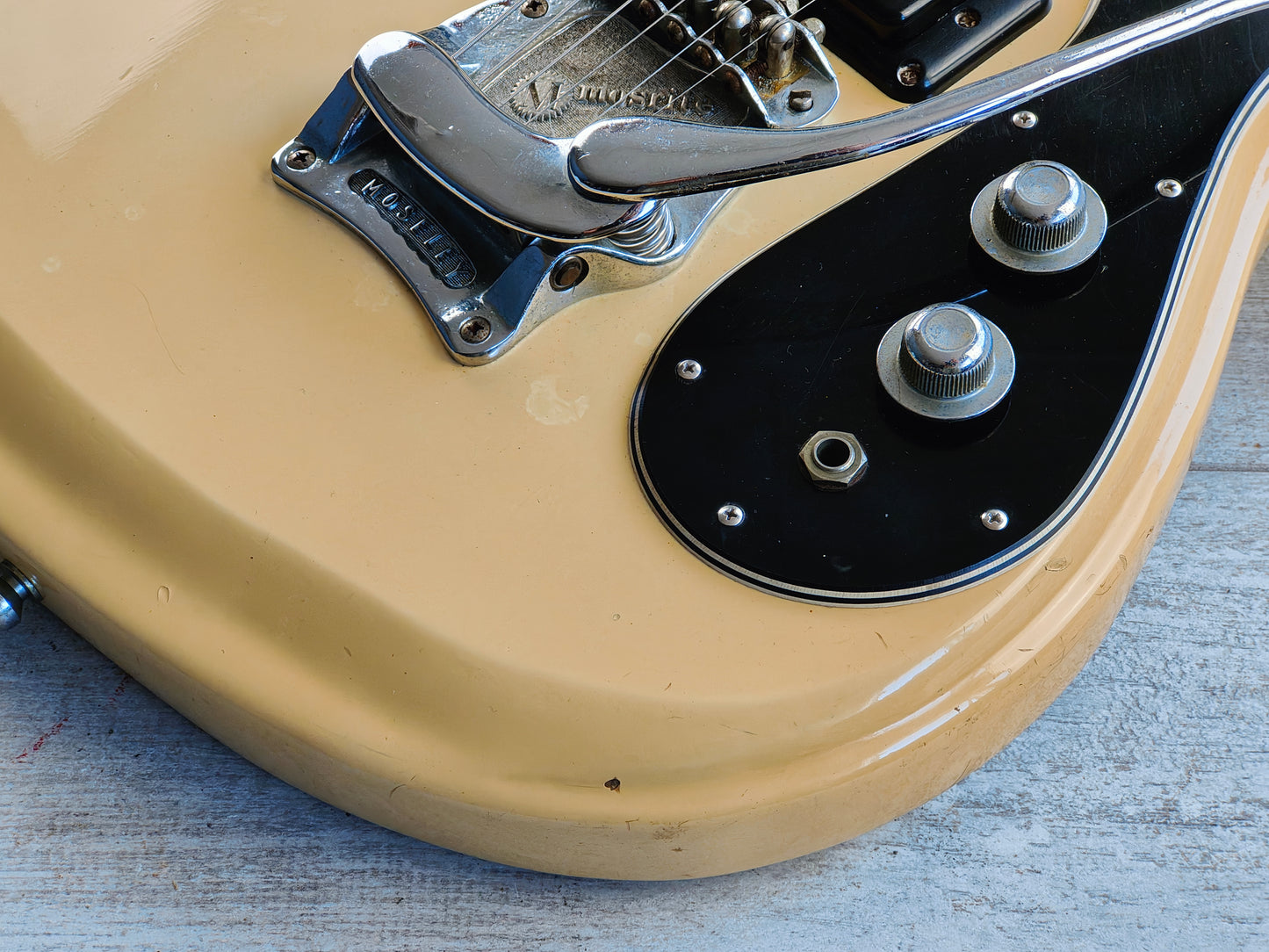 1970's Mosrite Japan Avenger w/Moseley Vibrato (Aged White)