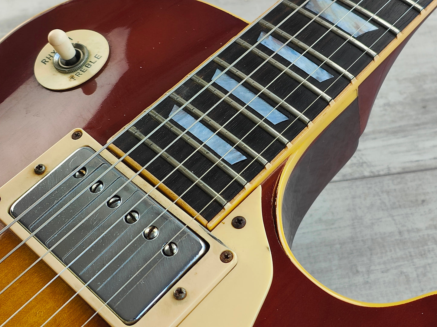 1977 Greco Japan EG-700 Les Paul Standard (Brown Sunburst)