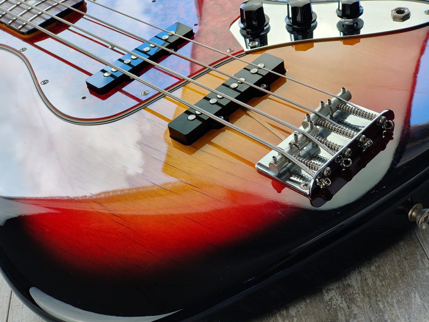 2000 Fender Japan (by Tokai) JB62-58 '62 Reissue Jazz Bass (Sunburst)