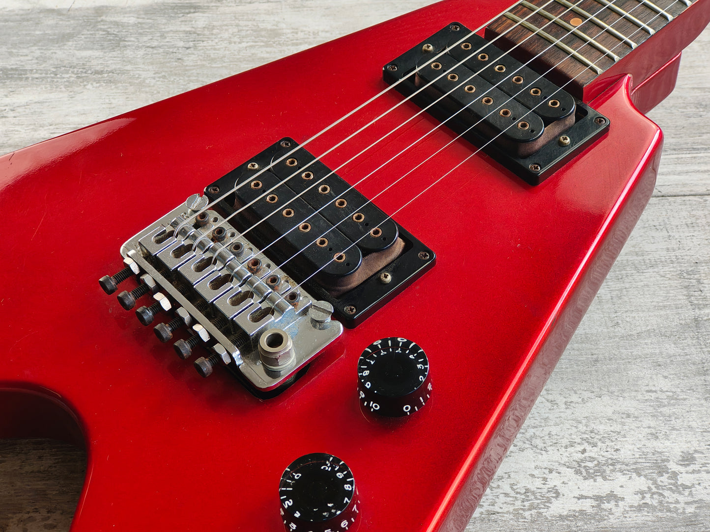 1984 Fernandes Japan BSV-55 Short Scale Flying V (Candy Apple Red)