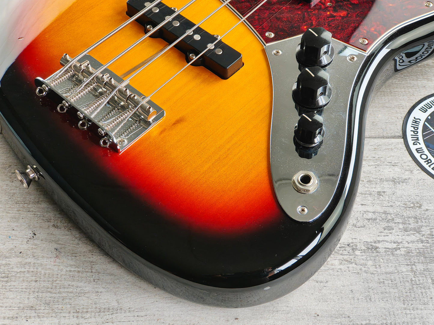 2023 Fender Japan Traditional '60s Jazz Bass (Sunburst)