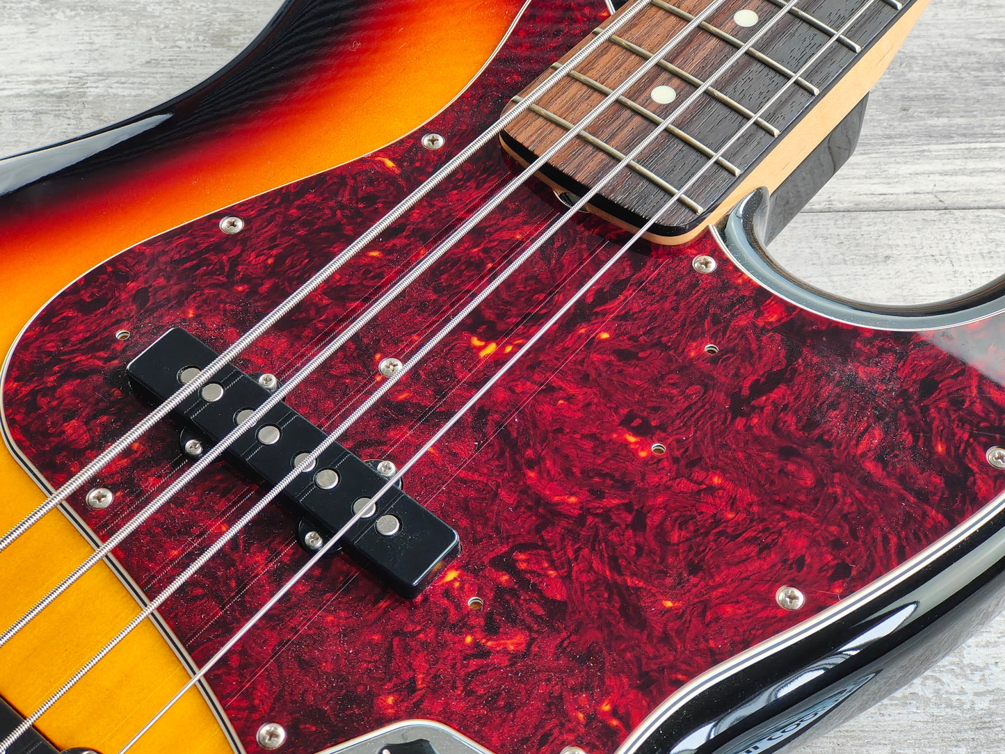 2023 Fender Japan Traditional '60s Jazz Bass (Sunburst)