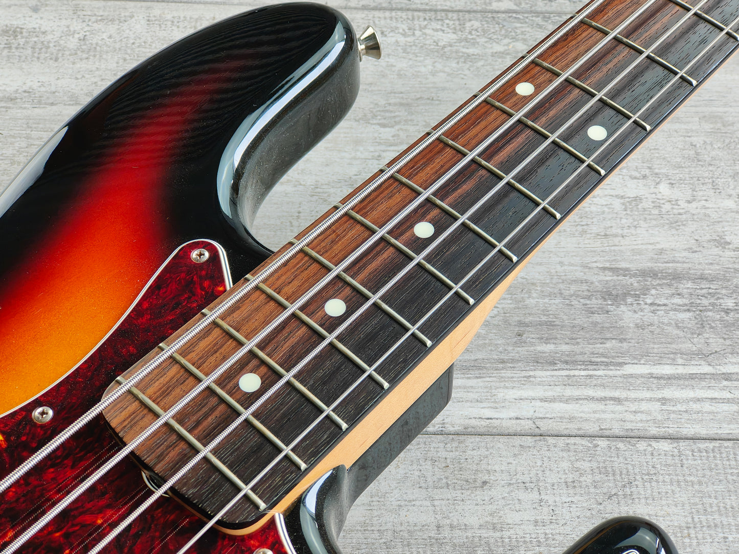 2023 Fender Japan Traditional '60s Jazz Bass (Sunburst)