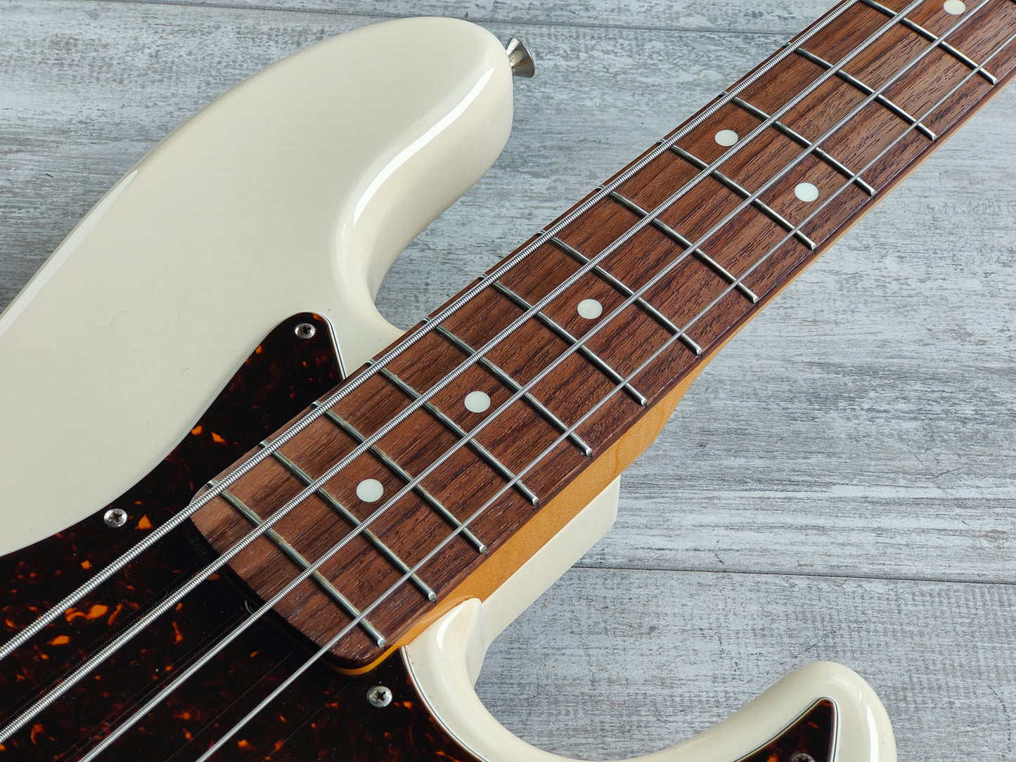 2010 Fender Japan JB62 '62 Reissue Jazz Bass (Vintage White)