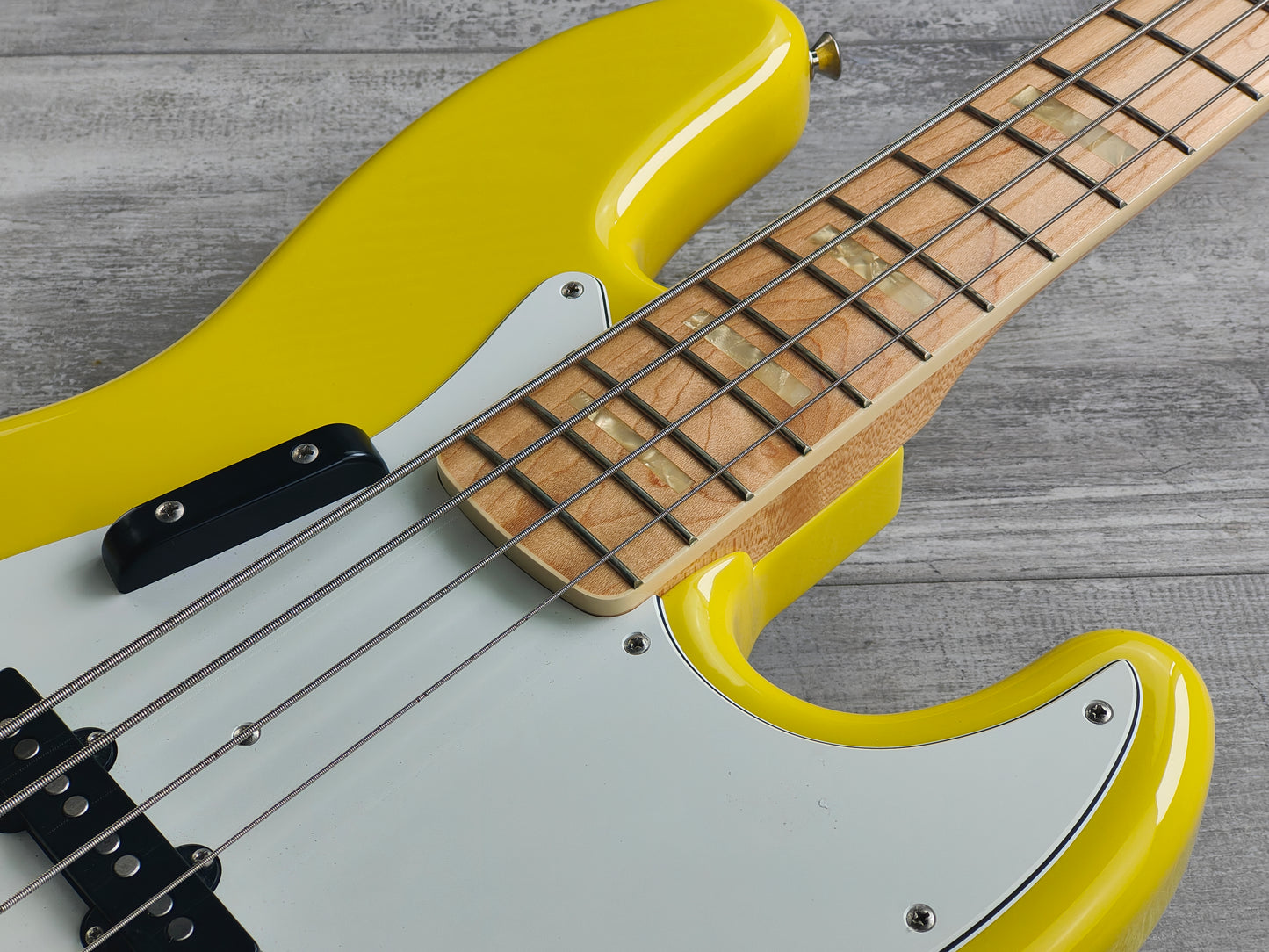 2022 Fender Japan Limited Edition "International Colour" Jazz Bass (Monaco Yellow)