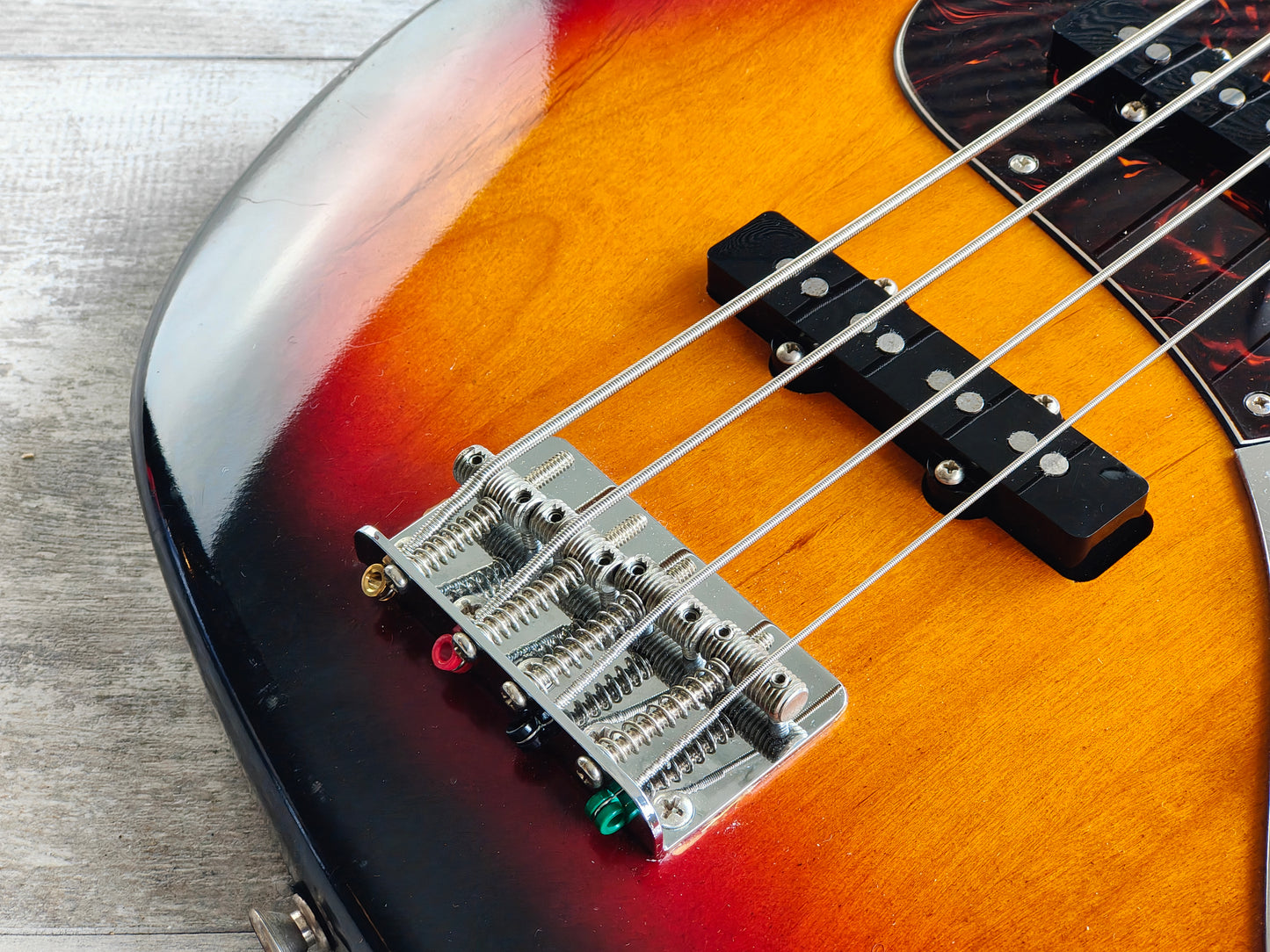 2005 Fender USA American Standard Jazz Bass (Sunburst)