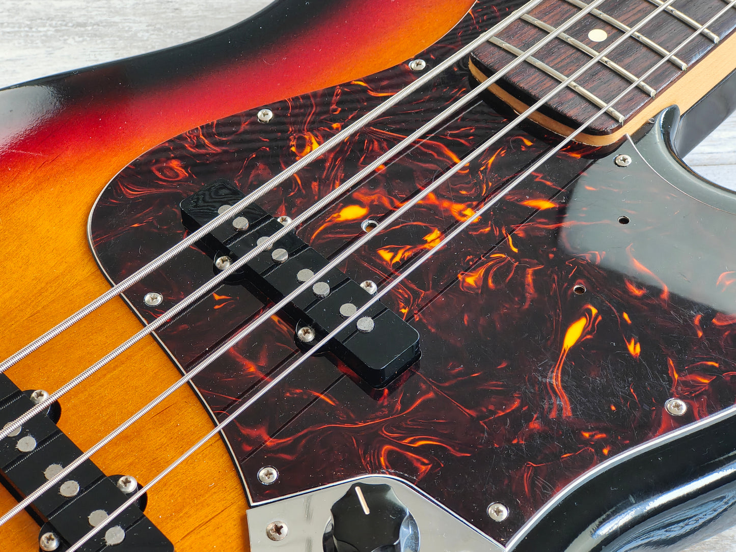 2005 Fender USA American Standard Jazz Bass (Sunburst)