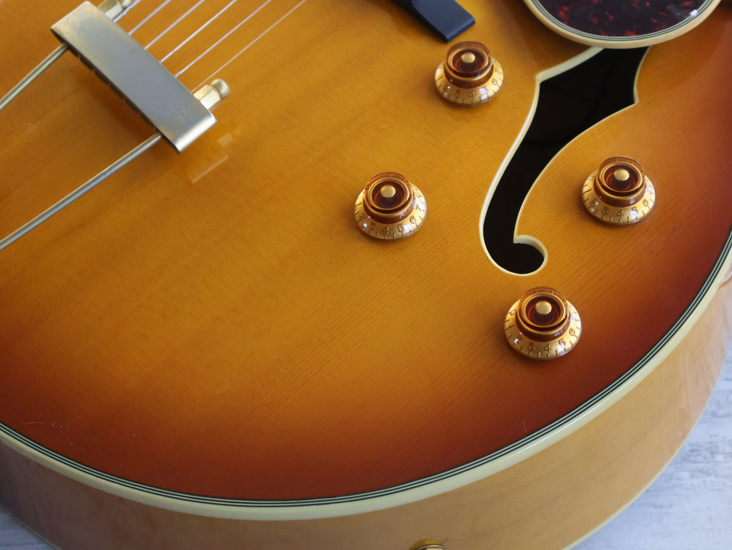 2005 Aria Pro II FA-700 Jazzbox Hollowbody Guitar (Honey Burst)