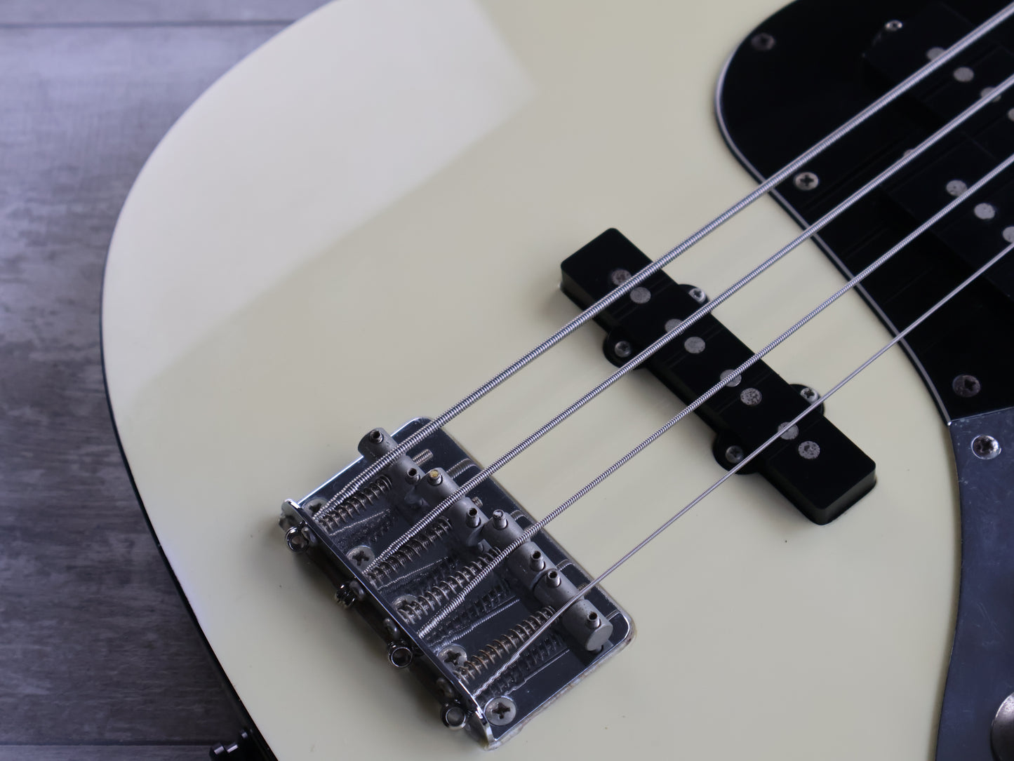 2008 Fender Japan Aerodyne Jazz Bass (White)