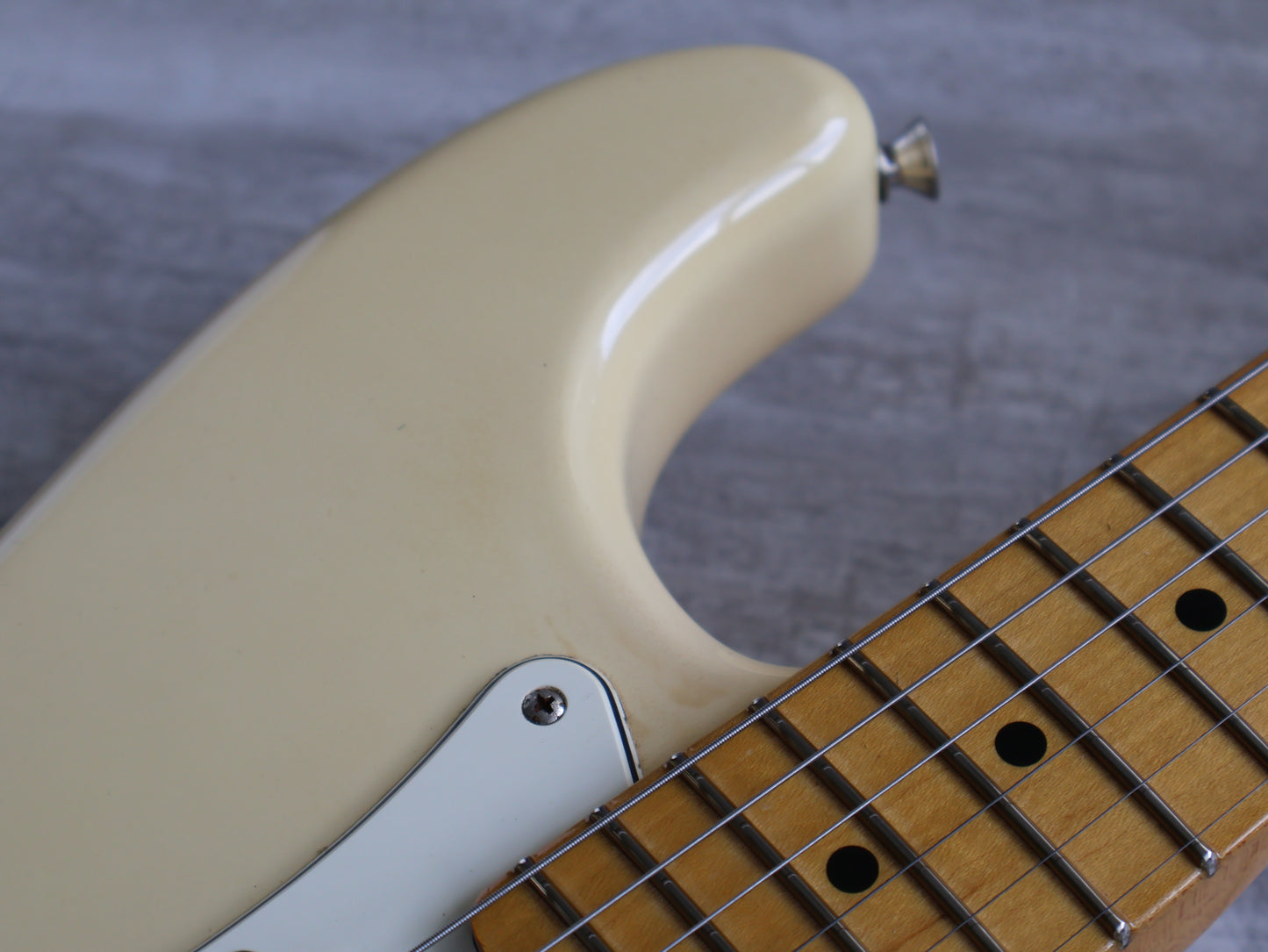 1993 Fender Japan ST68-120SPL Custom Edition '68 Reissue Stratocaster (Vintage White)