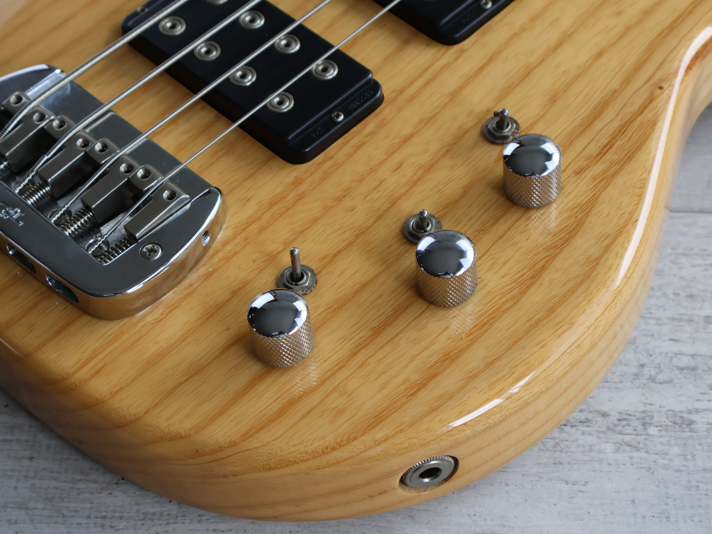 G&L Tribute Series L-2000 Bass (Natural)