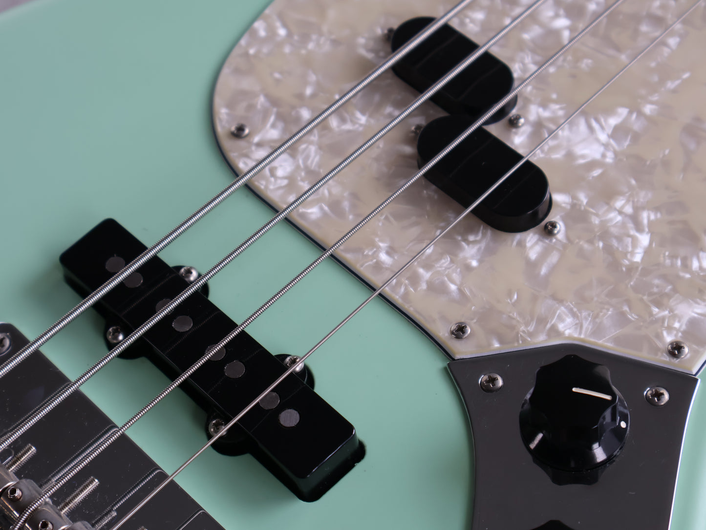 2020 Fender American Performer Mustang Bass (Satin Surf Green)