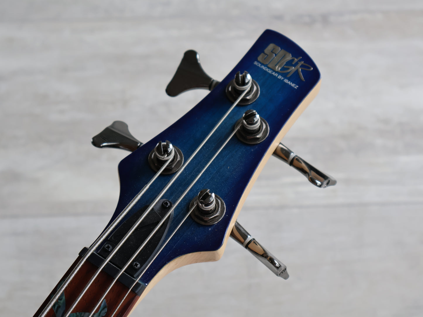 Ibanez SR370E SR Series Bass Guitar (Sapphire Blue)