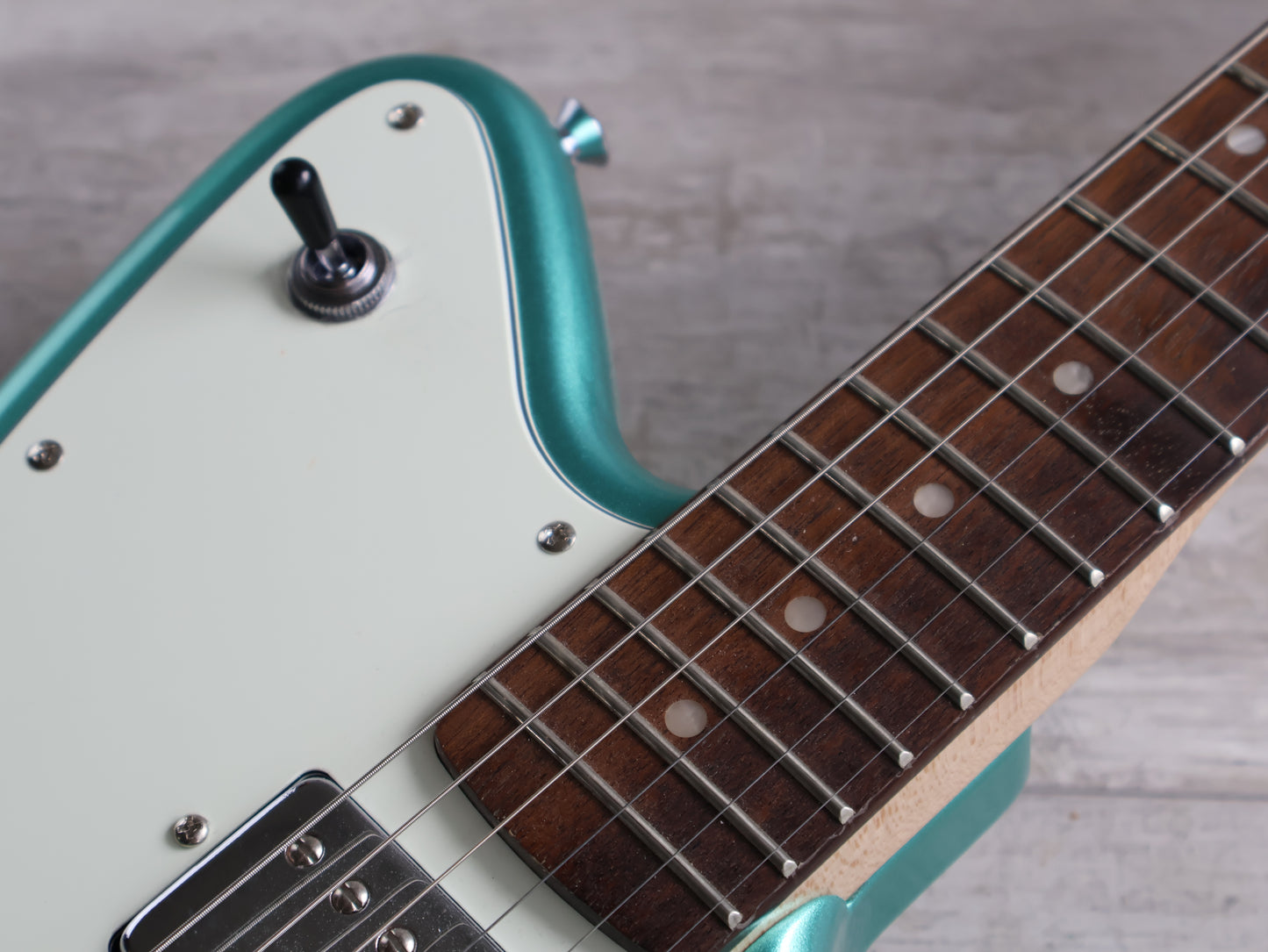 Squier Paranormal Series Toronado Offset (Mystic Seafoam)