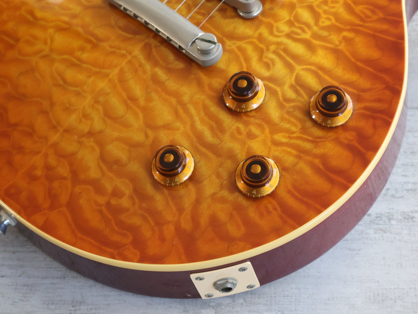 2004 History (by Fujigen Japan) ZLS100-CFS Les Paul Standard (Quilt Maple Sunburst)