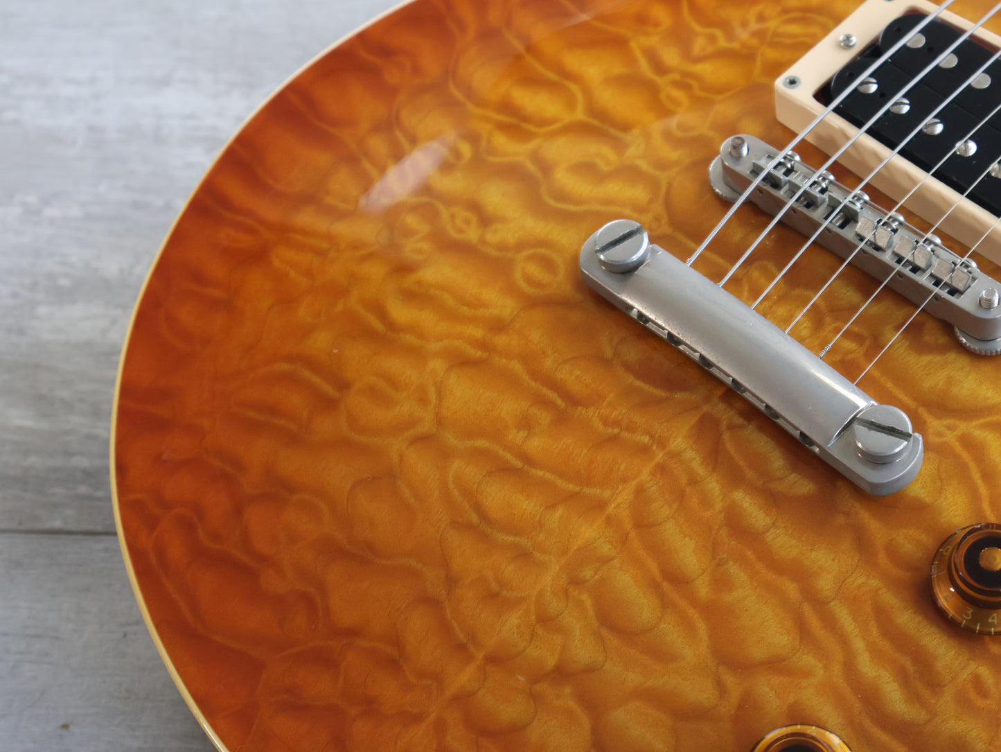 2004 History (by Fujigen Japan) ZLS100-CFS Les Paul Standard (Quilt Maple Sunburst)