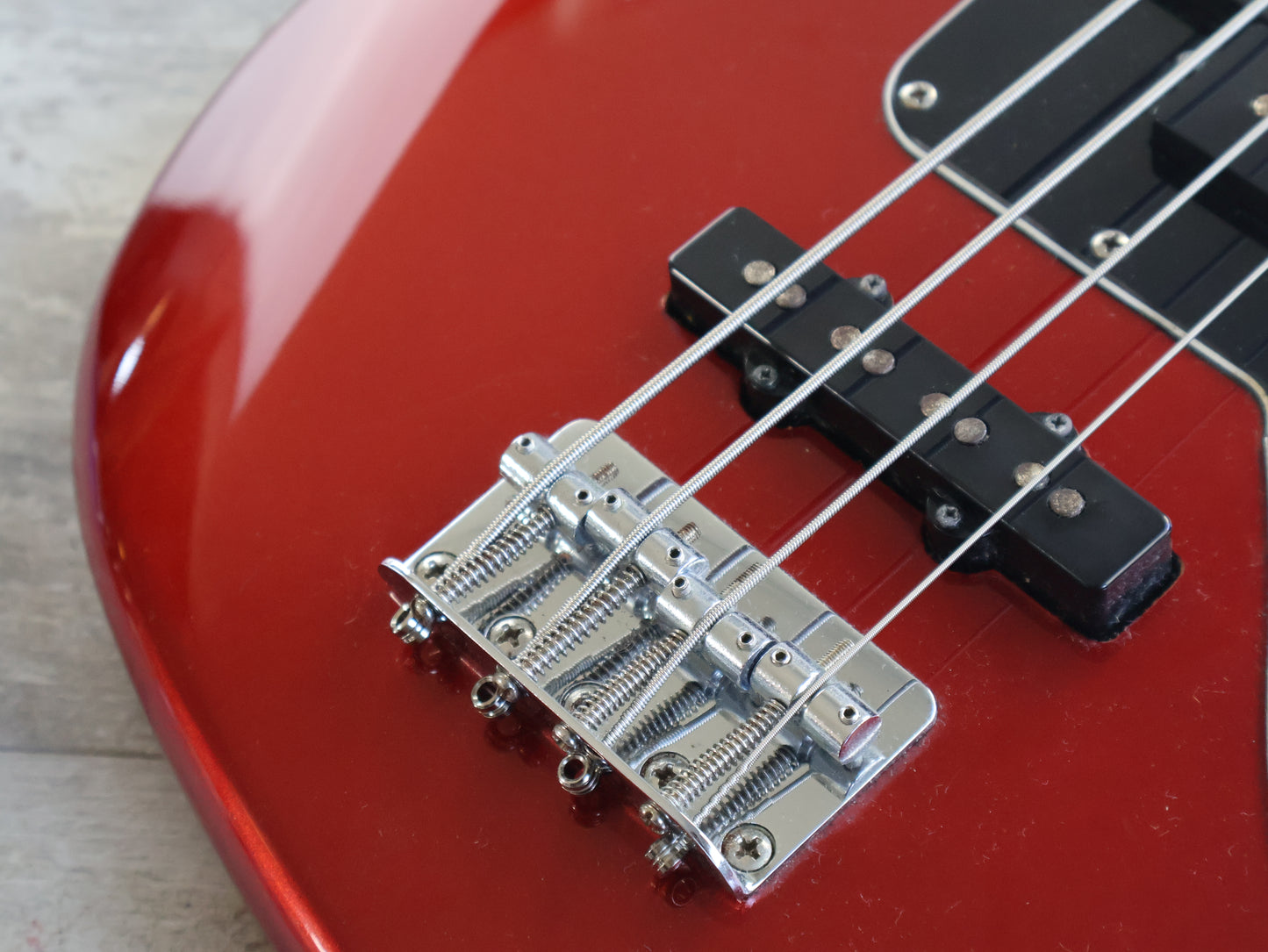 2018 Squier Vintage Modified Short Scale Jaguar Bass Special (Candy Apple Red)