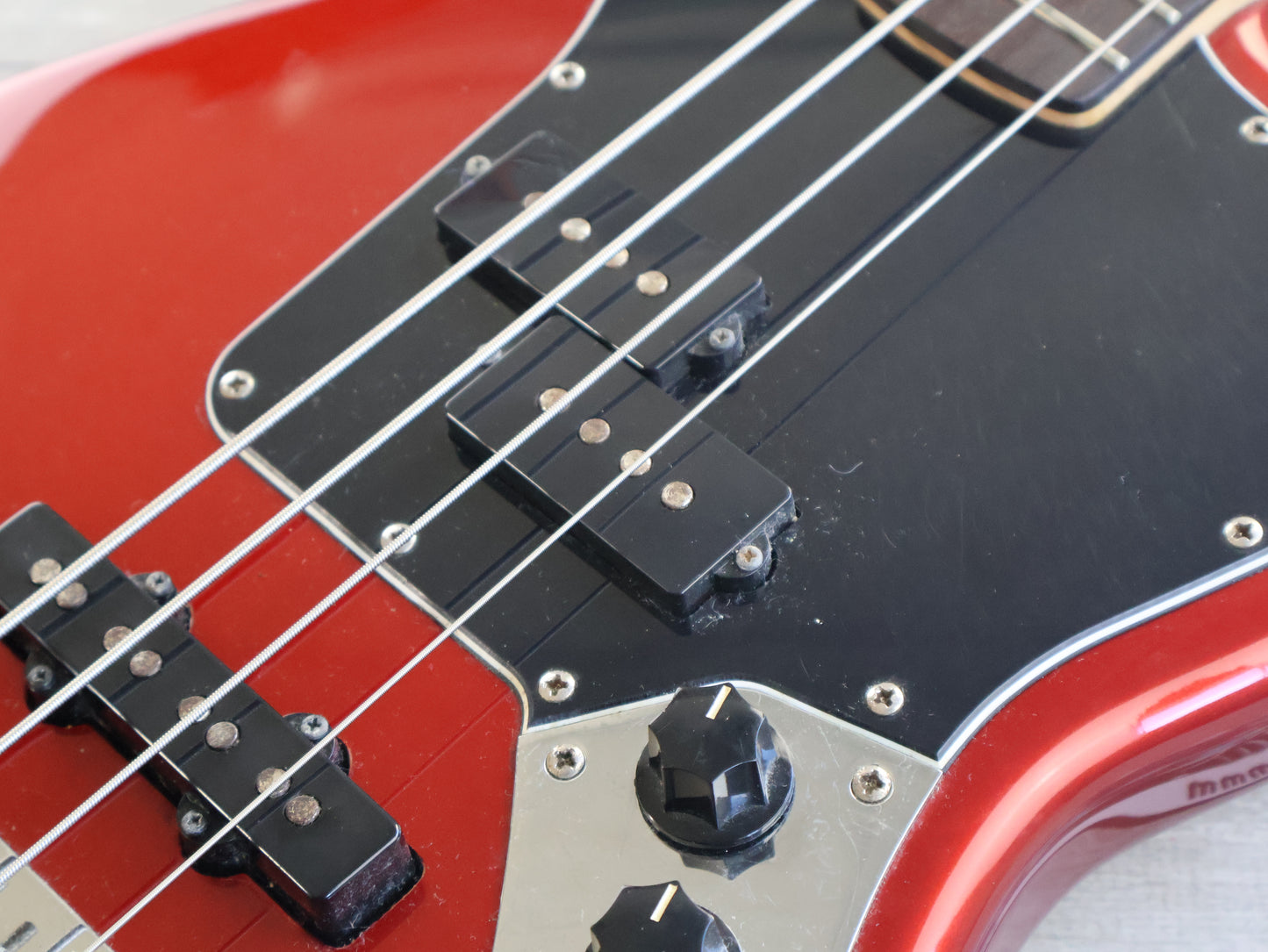 2018 Squier Vintage Modified Short Scale Jaguar Bass Special (Candy Apple Red)