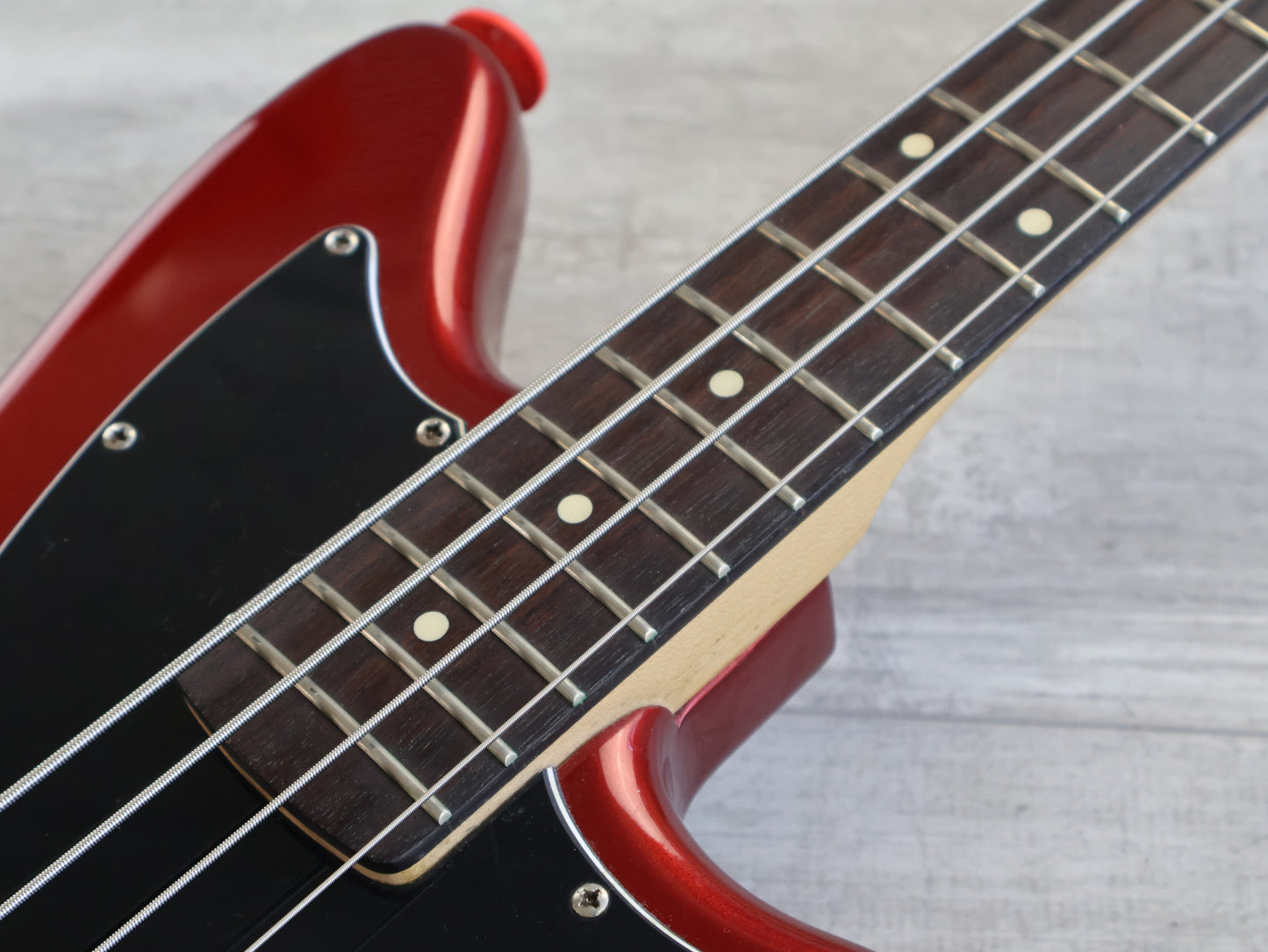 2018 Squier Vintage Modified Short Scale Jaguar Bass Special (Candy Apple Red)