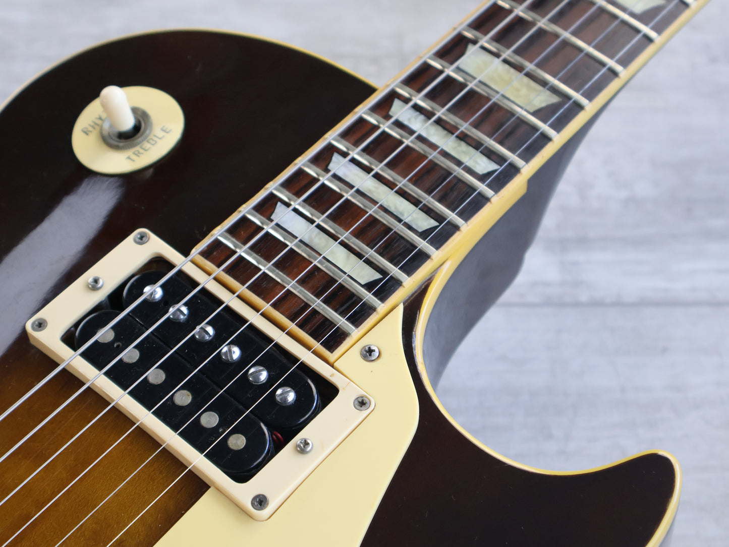 1977 Greco Japan EG-700 Les Paul Standard (Brown Sunburst)