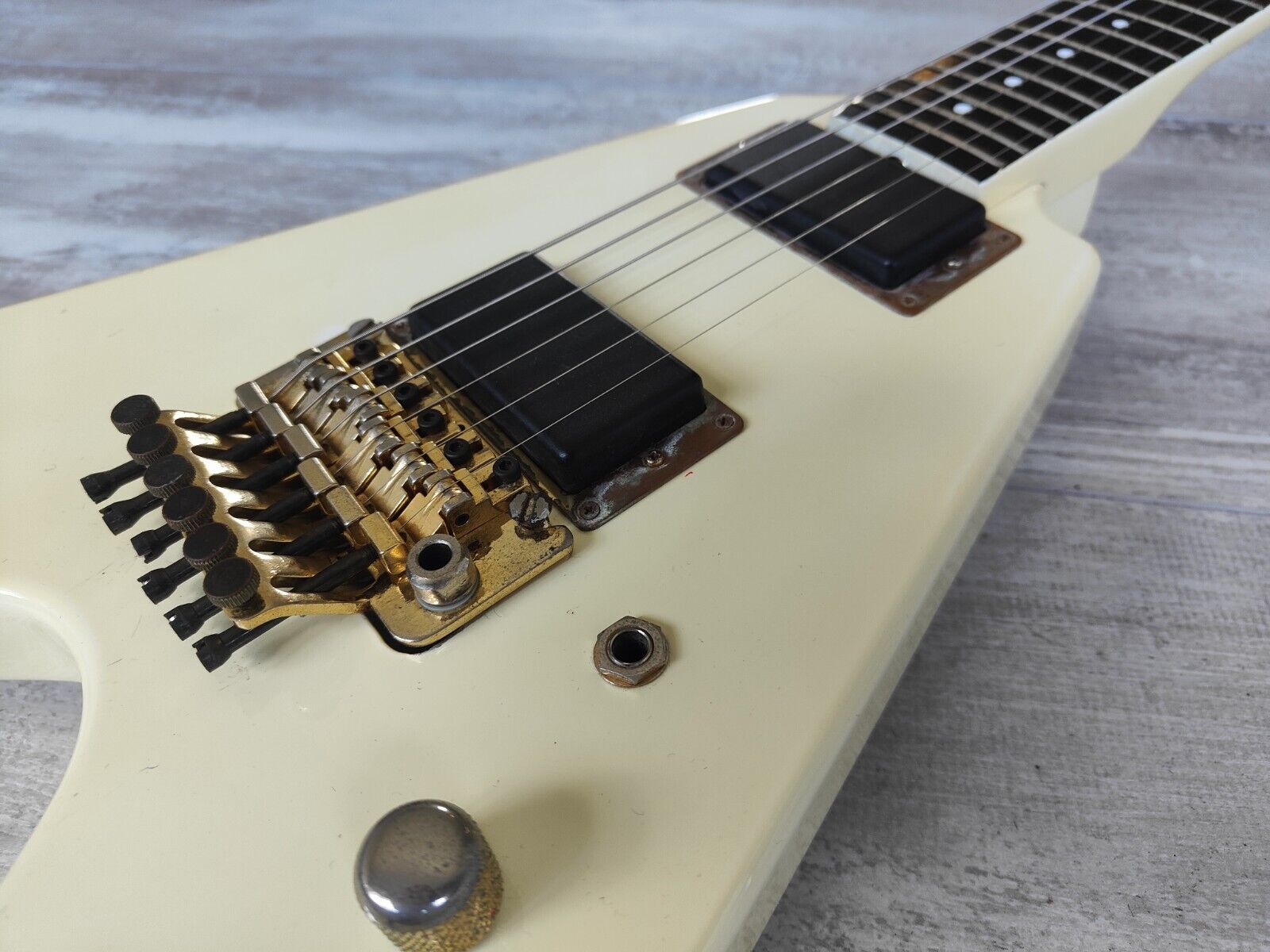 1980's Fernandes Japan BSV-80J Short Scale Flying V (Vintage White) – Cool  Old Guitars