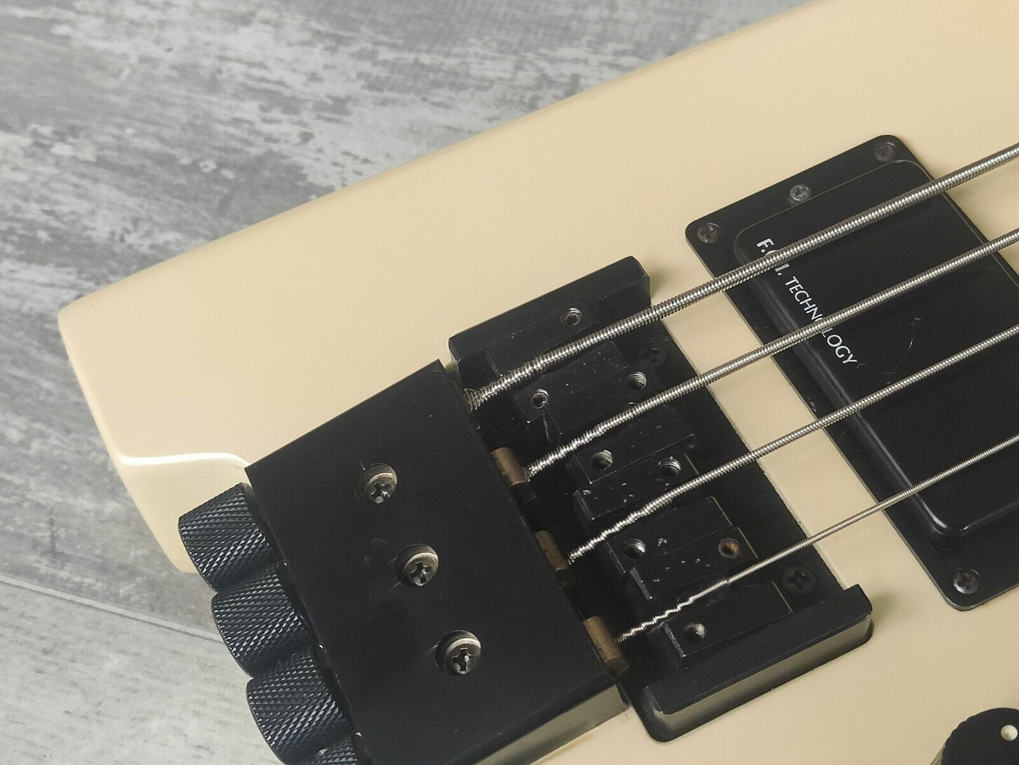 1980's Fernandes THB-115 Tomahawk Headless Bass w/Graphite Neck (Pearl White)