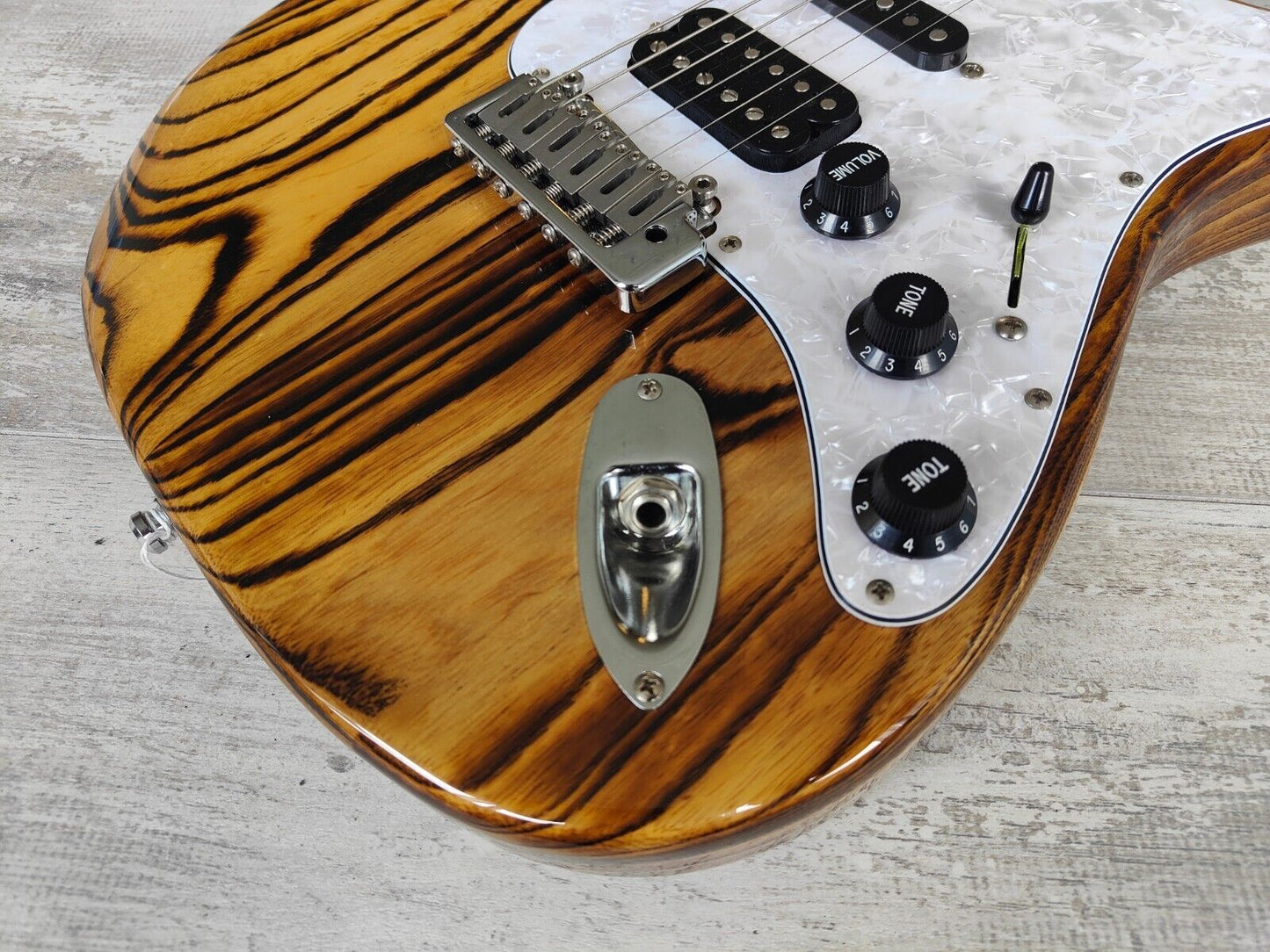 Bacchus Japan "Handmade Series" G-Studio HSS Stratocaster (Natural Ash)