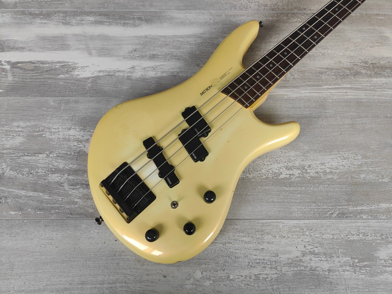 1990's Yamaha Japan Motion B Series Bass (Aged White) – Cool Old Guitars