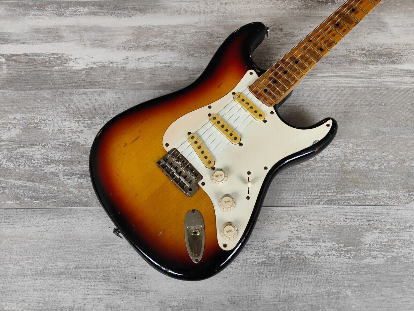 1981 Greco Japan SE-800 Super Real '57 Reissue Stratocaster (Sunburst)