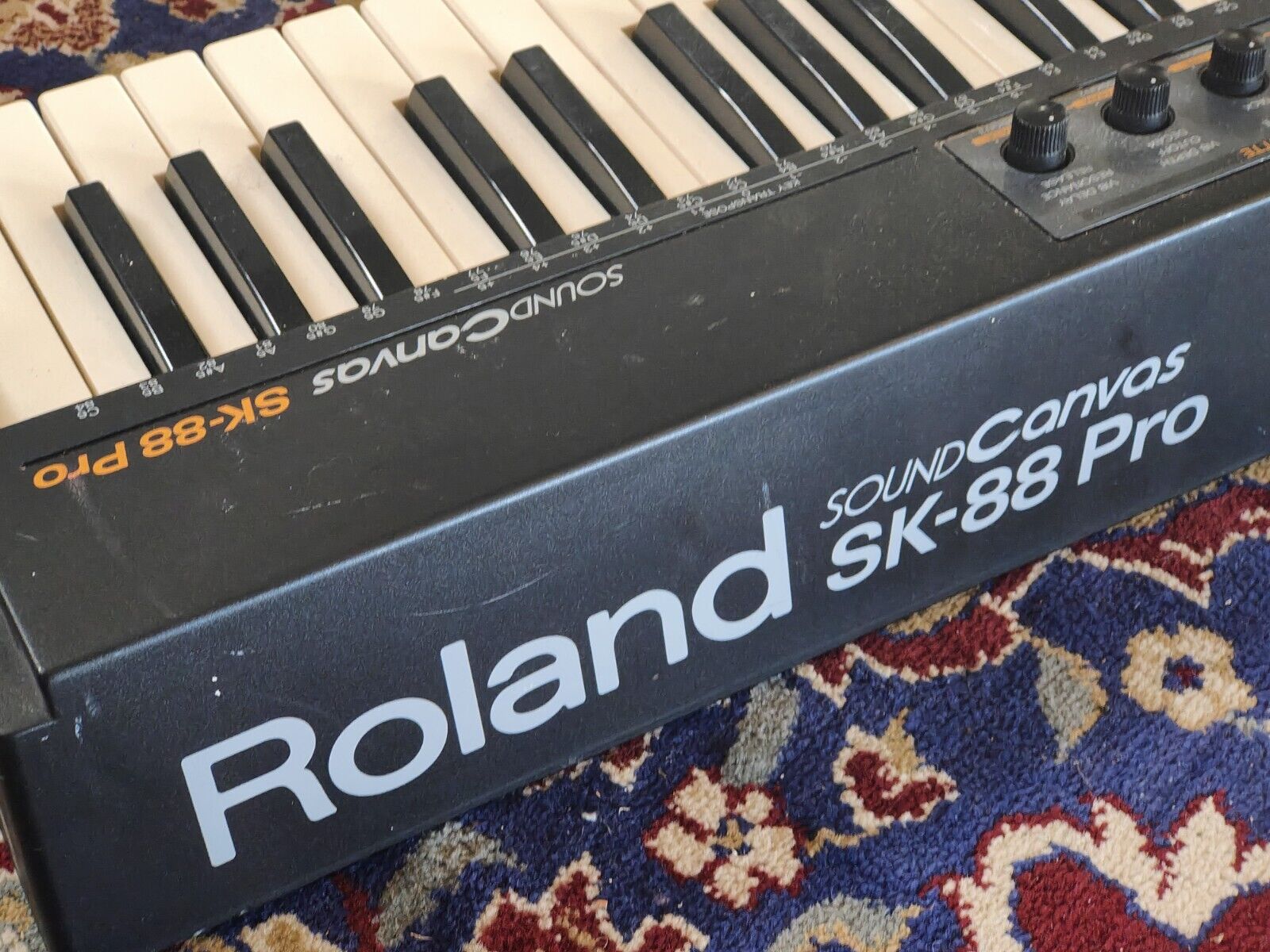 Vintage Roland SK-88 Sound Canvas Pro Japan Electronic Keyboard Synthesiser