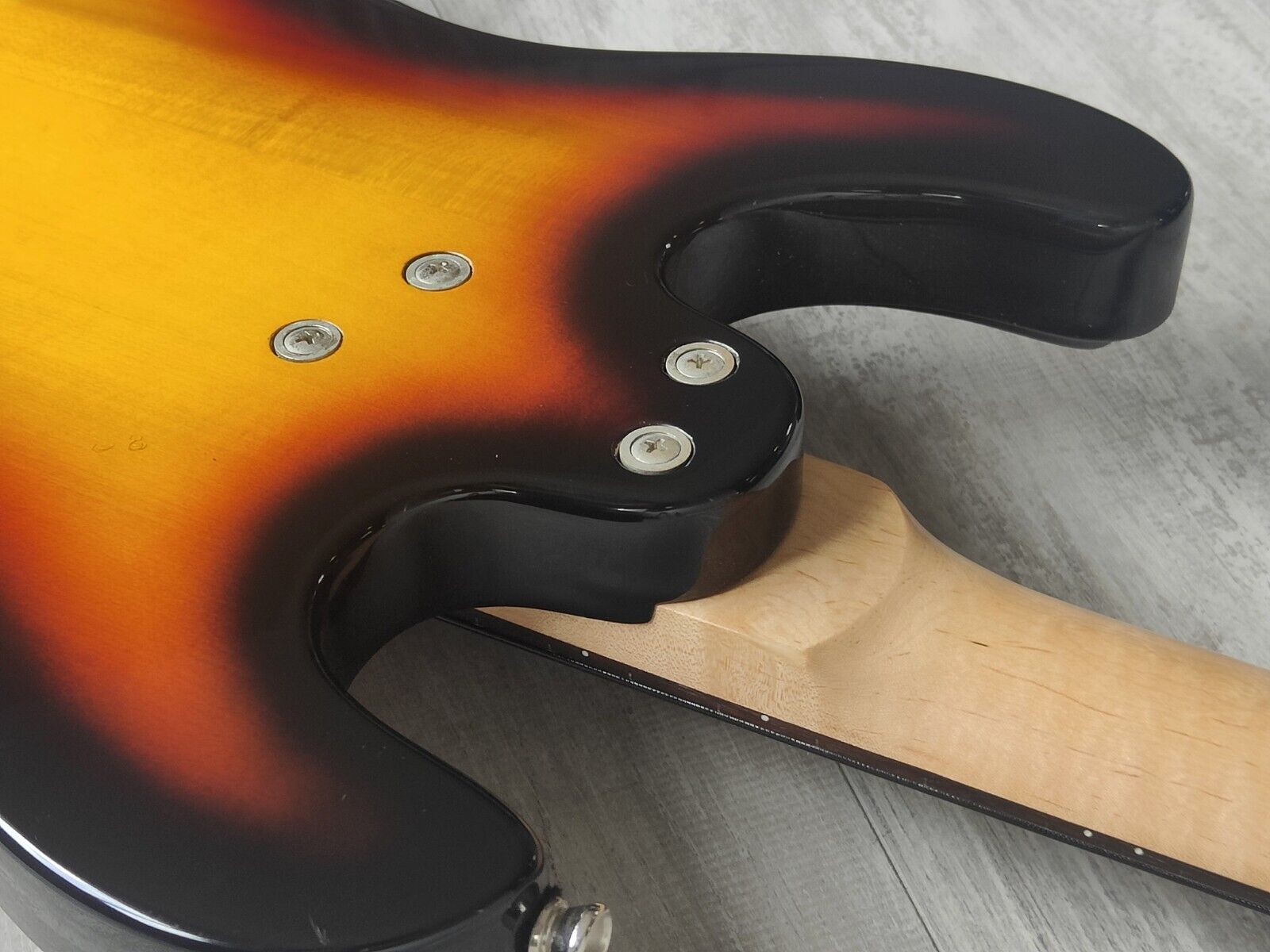 Aria Diamond Mosrite Style DMB380 Bass Guitar (Sunburst)